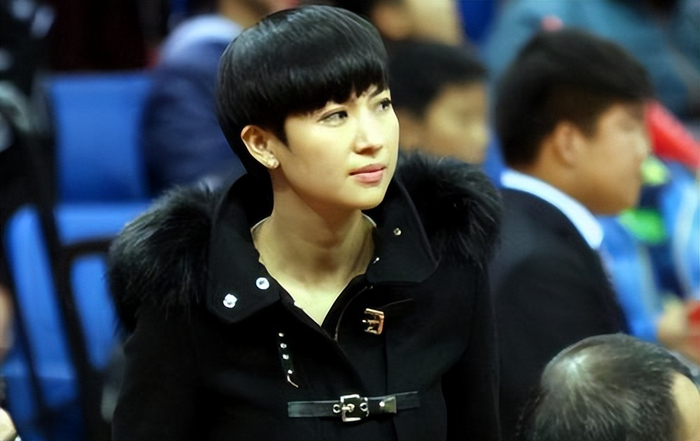 cba最美女老总惊艳亮相!