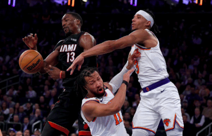 热火强势逆袭全场高能攻防对决精彩瞬间回顾