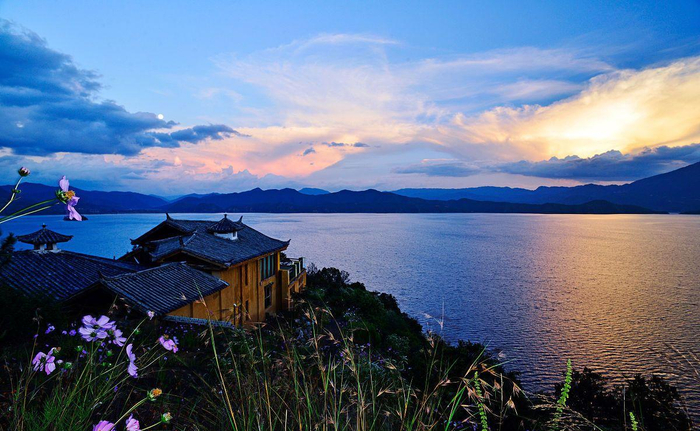 泸沽湖位于四川云南交界处风景秀丽媲美千岛湖