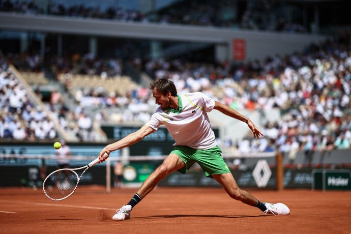 法网首轮爆冷卫冕冠军意外出局