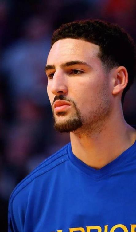 克莱-汤普森2月8日生日,勇士对阵76人,三分5中4砍下18分