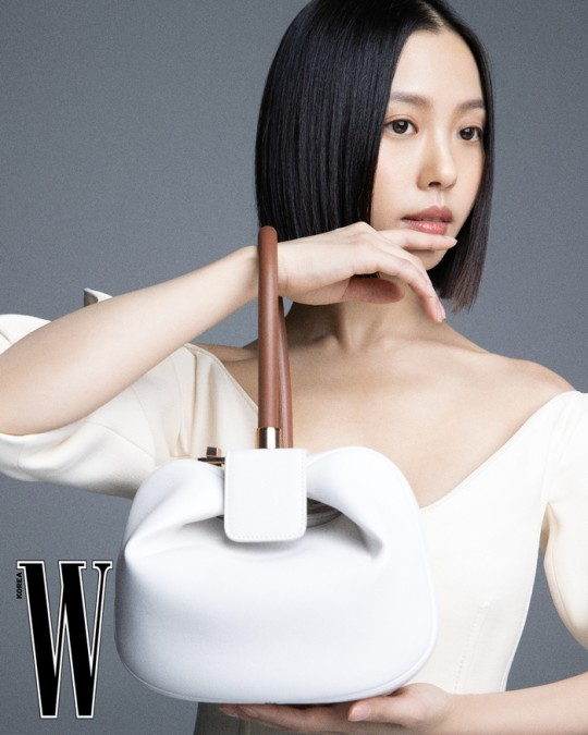 韩国女艺人高敏诗最新杂志写真曝光