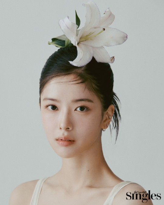 韩国女艺人卢正义拍杂志写真展清纯魅力