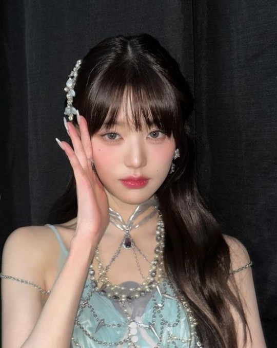 韩国女团ive成员张员瑛sns发照秀美貌|女团|美貌|韩国_新浪新闻