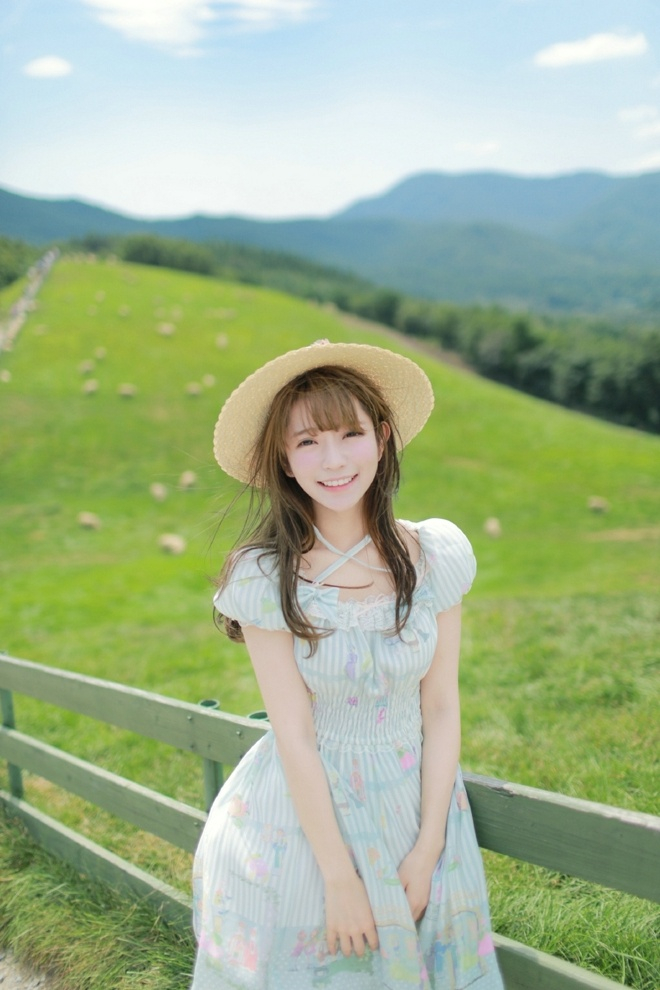 颜值清纯美少女郊外可爱俏皮唯美写真