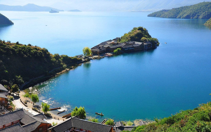 泸沽湖:位于四川云南交界处,风景秀丽媲美千岛湖