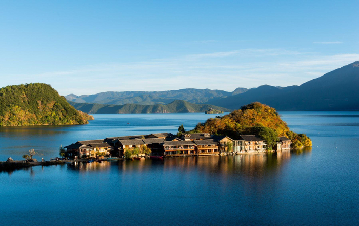 泸沽湖位于四川云南交界处风景秀丽媲美千岛湖