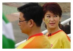 “央视名嘴”白岩松,和妻子朱宏钧23年共患难,今一家人幸福美满