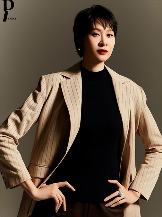 1米97女神!赵蕊蕊时尚大片曝光,大长腿吸睛!42岁仍未婚!