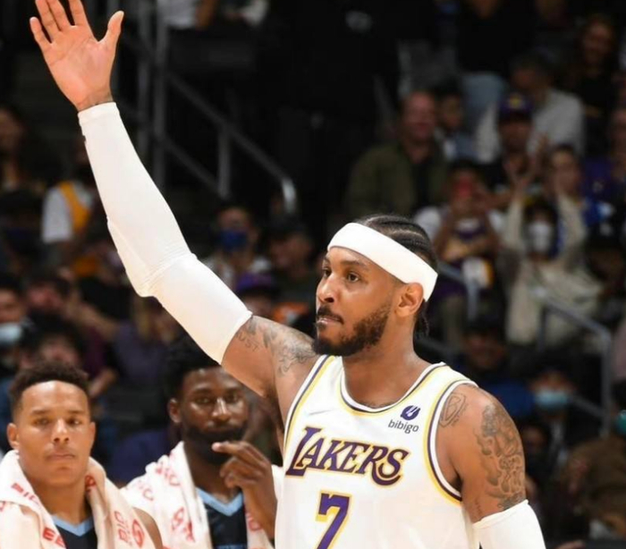 分析安东尼·戴维斯与勒布朗·詹姆斯的内外线协同效应