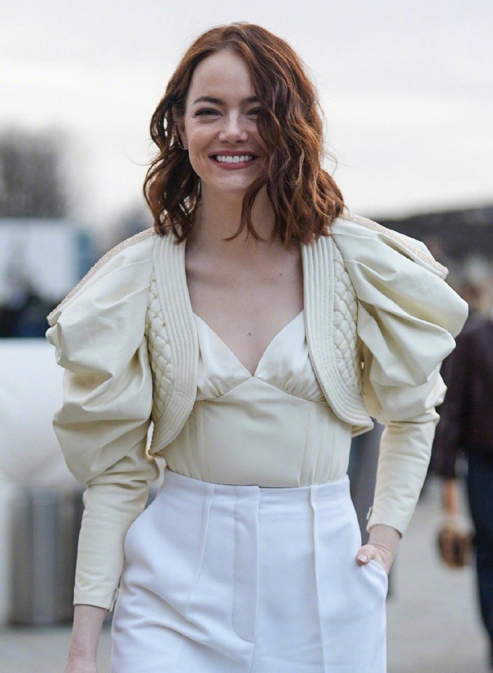 louisvuitton秋冬大秀emmastone惊艳亮相自带话题自信出众