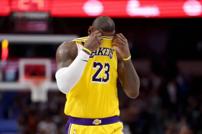 詹姆斯太阳破晓时分闪耀赛场王者归来引领球队走向辉煌新篇章