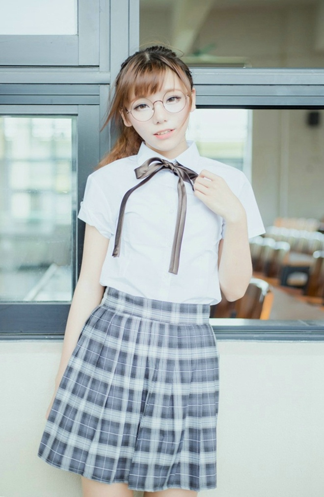 清纯眼镜美女可爱校园俏皮阳光唯美写真