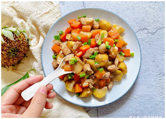 宝宝版板栗烧鸡肉:鲜香软烂,汤汁浓郁超下饭,娃吃了还想吃