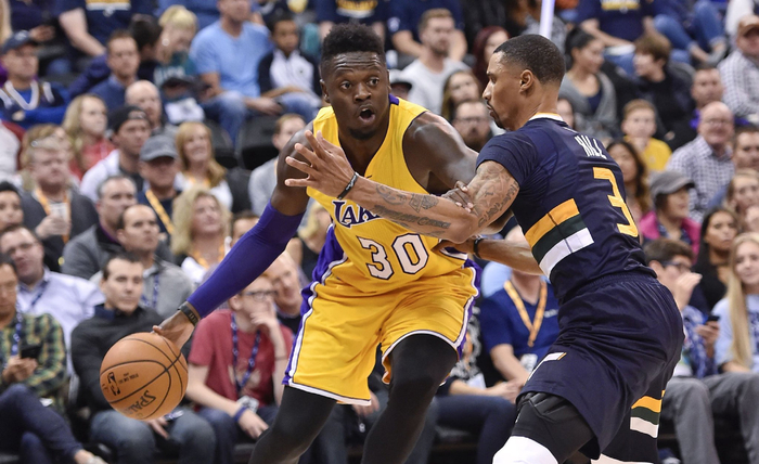 湖人7号秀朱利叶斯兰德尔nba生涯57分梅开二度纽约尼克斯