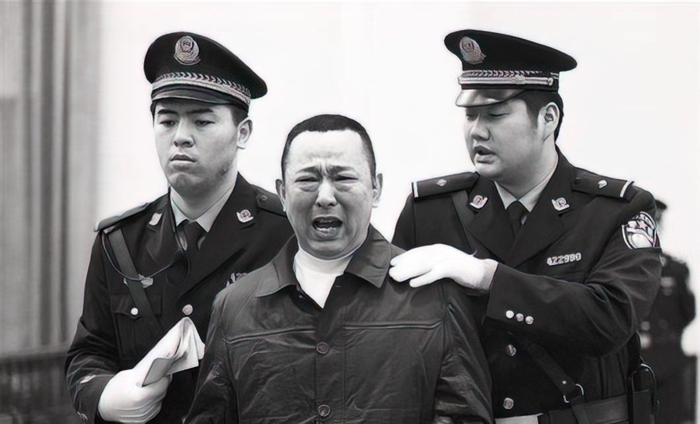 为汶川捐5000万的刘汉：表面慈善家背地黑老大，法庭上哭得像娃娃