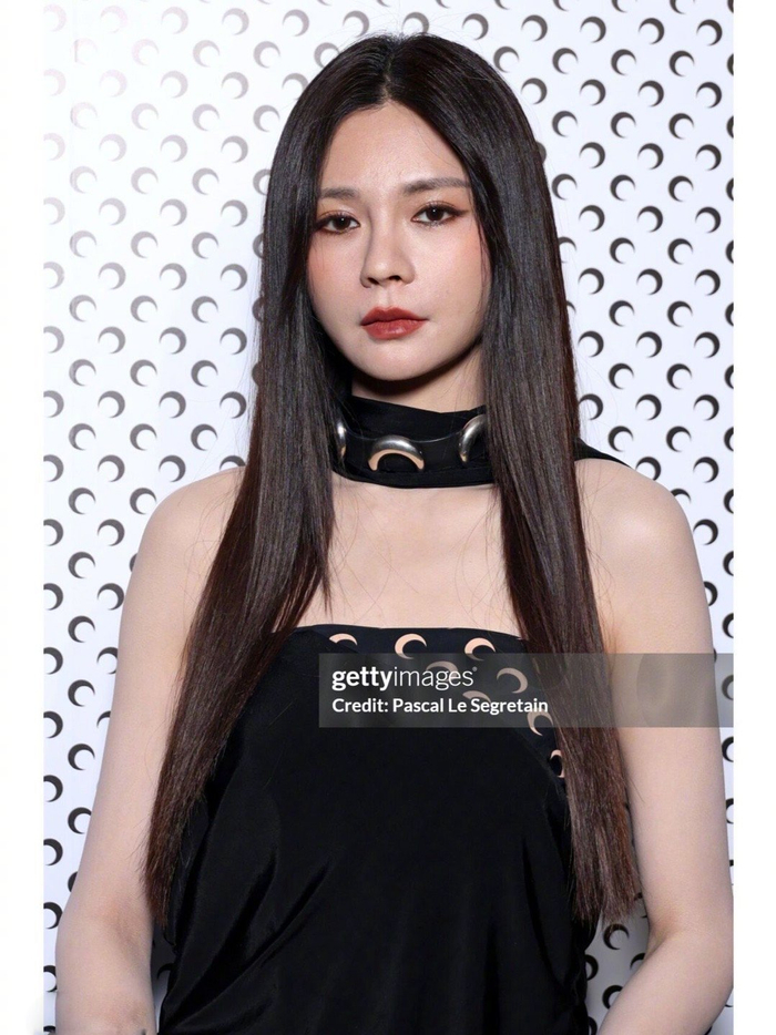 巴黎时装周沈梦辰g社生图一身allblack裙装77黑长直