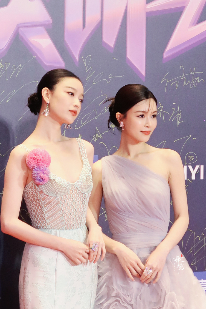 剧组就差朱一龙|人像镜头|爱奇艺|倪妮_新浪新闻