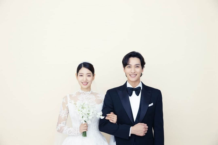 奉子成婚,朴信惠仙气婚纱照,今日下嫁崔泰俊