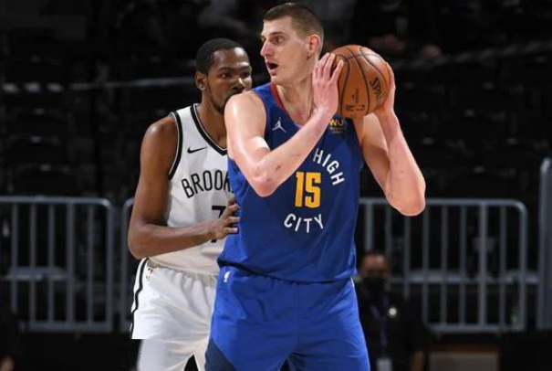 库里与约基奇的巅峰对决谁才是当今联盟最全能的球场指挥官