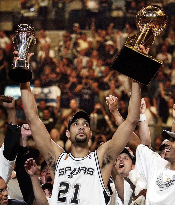 乔丹第二次退役后的邓肯,在98-99赛季拿下nba总冠军fmvp