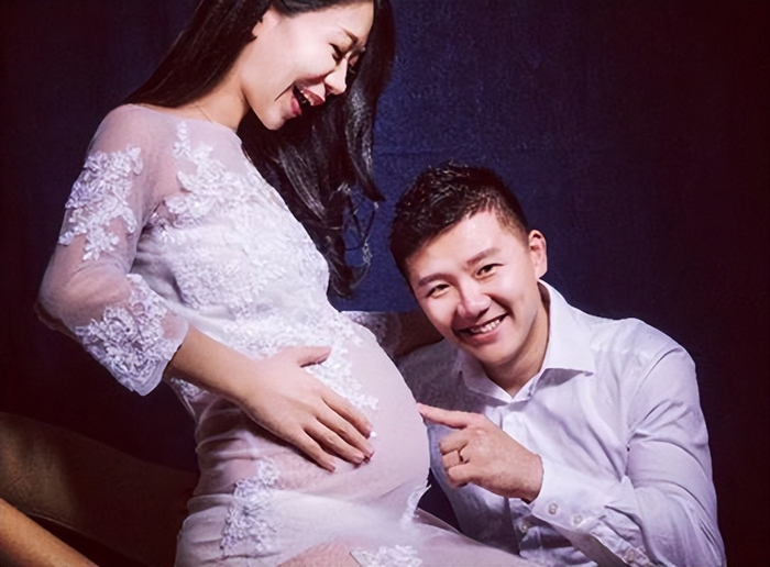 陈一冰妻子惊艳亮相红毯!娇妻面色红润身材傲人,微胖而韵味十足