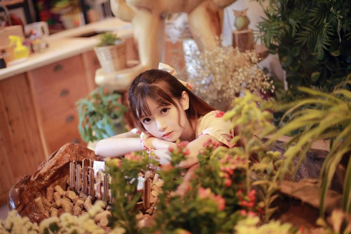 清纯可爱的樱桃小嘴美女优雅唯美写真