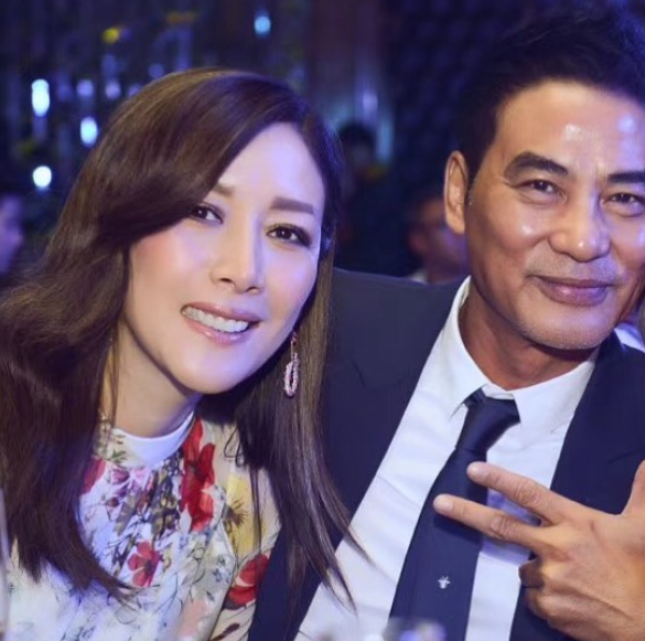 任达华与琦琦结婚25年仍热恋,甜蜜感情令人羡慕|太太|一家三口|两人|老婆|爱情_新浪新闻