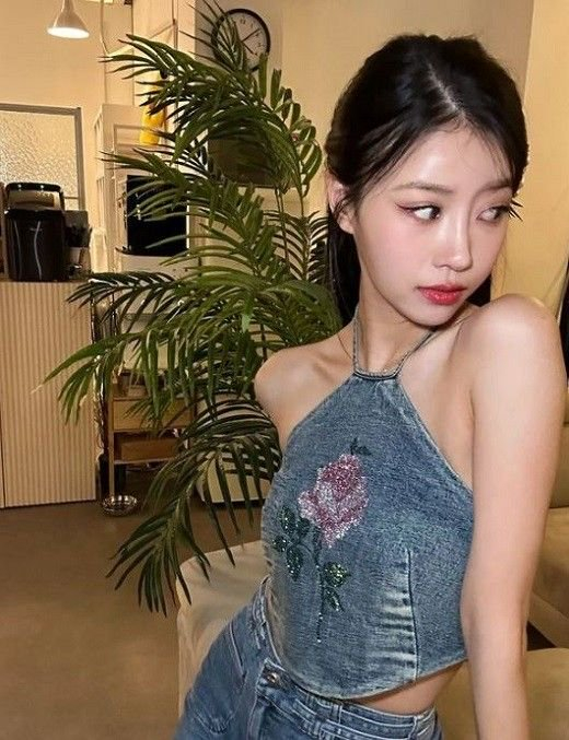 韩国女艺人李美珠sns发近照秀身材