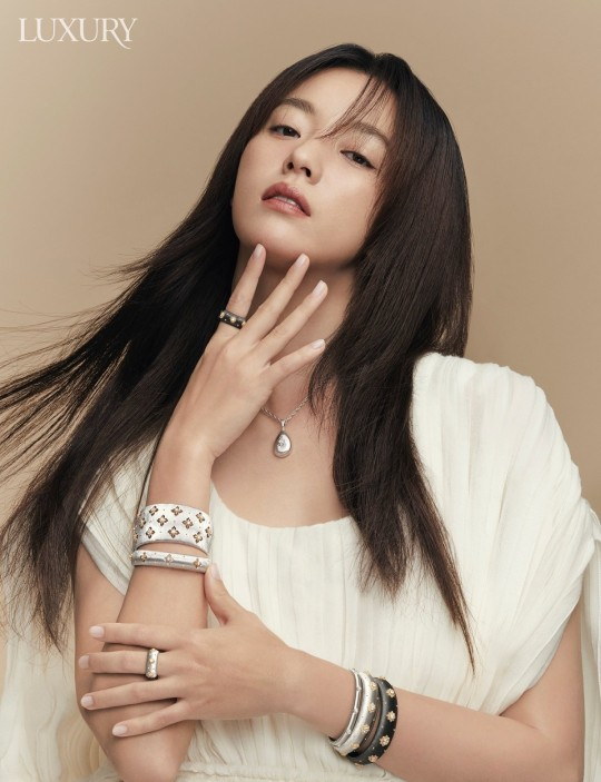 韩国女艺人韩孝周代言珠宝品牌拍最新宣传照|韩孝周|宣传照|珠宝品牌