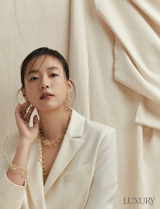 韩国女艺人韩孝周代言珠宝品牌拍最新宣传照|韩孝周|宣传照|珠宝品牌