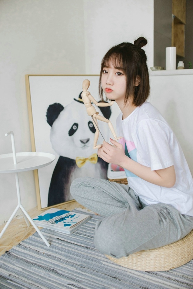 可爱清纯00后美女甜美优雅俏皮唯美写真