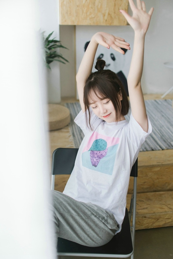 可爱清纯00后美女甜美优雅俏皮唯美写真