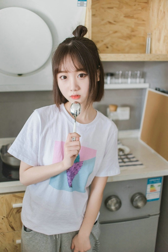 可爱清纯00后美女甜美优雅俏皮唯美写真