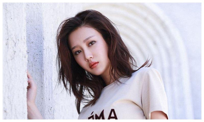 毕业于北京电影学院的辛月,与喜剧演员乔杉以及王智是同学的关系,并且