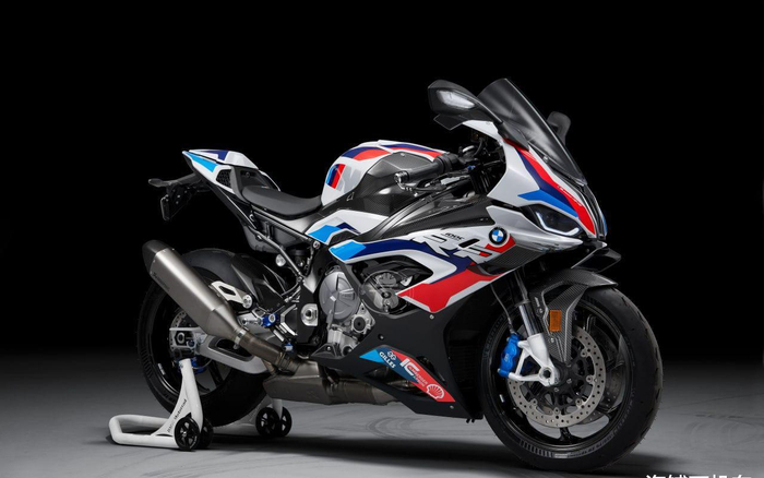 宝马m1000rr正式发布拥有212匹马力配备定风翼