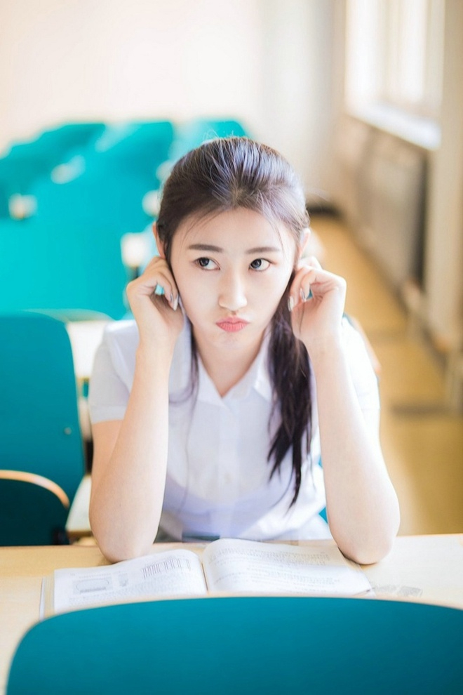清纯校花美女阳光俏皮优雅唯美写真