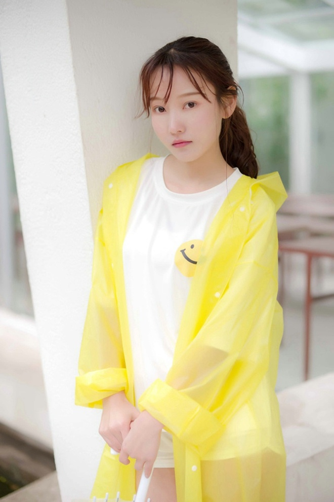 清纯可爱妹子雨天清新娇巧甜美写真