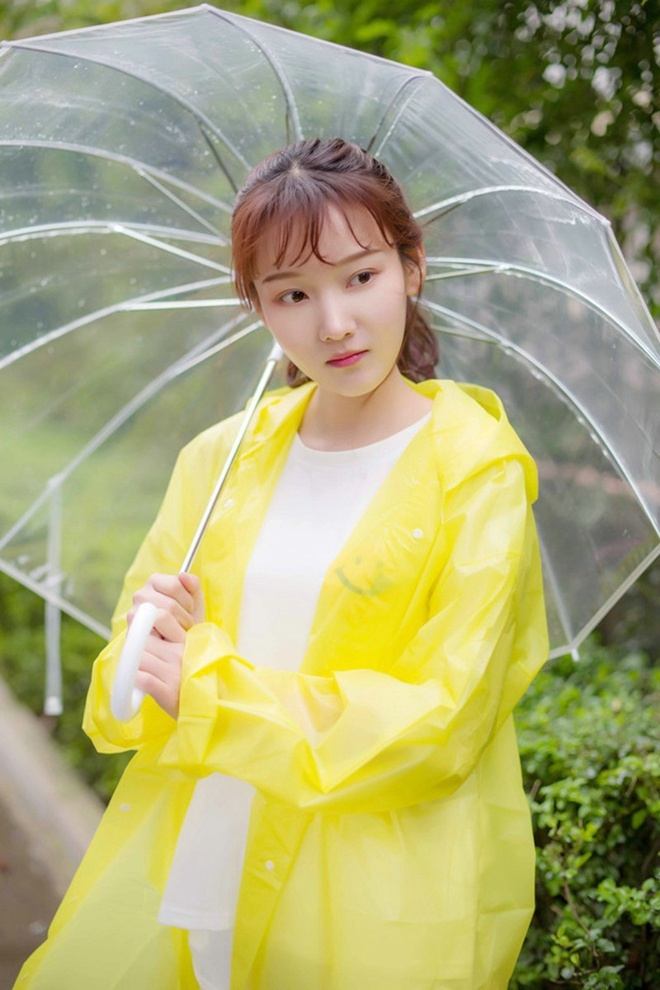 清纯可爱妹子雨天清新娇巧甜美写真