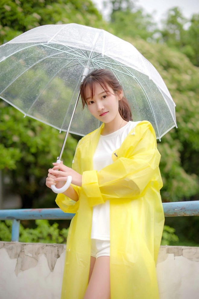 清纯可爱妹子雨天清新娇巧甜美写真