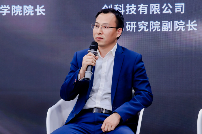 圆桌论坛专家共话混合动力内卷元年如何破局