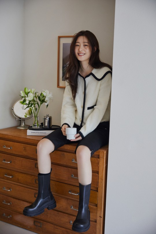 韩国女艺人郑采妍最新时装写真曝光