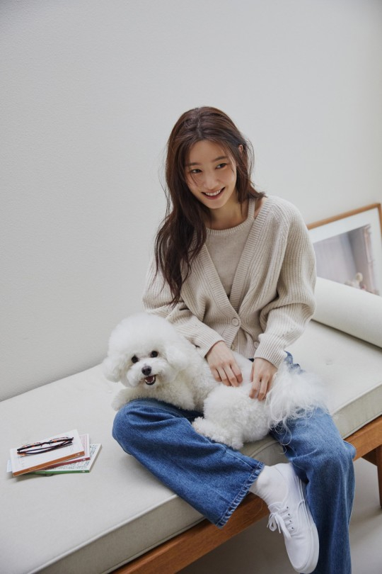 韩国女艺人郑采妍最新时装写真曝光