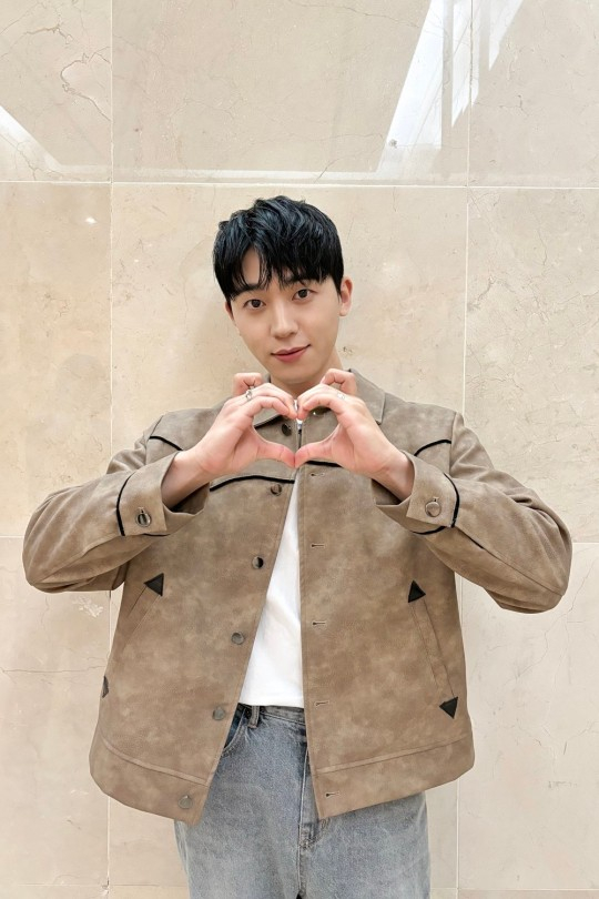 韩国男团teentop成员创造参军前举行个人粉丝见面会