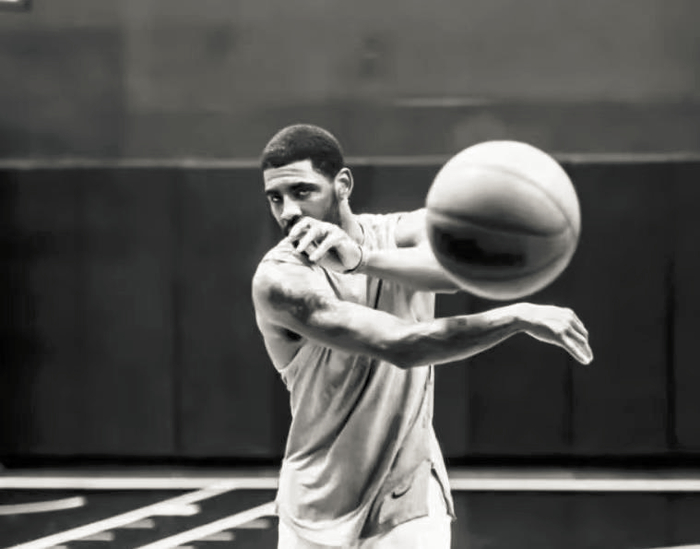 球迷热议欧文披上太阳战袍后的表现究竟他能否带队突破季后赛瓶颈