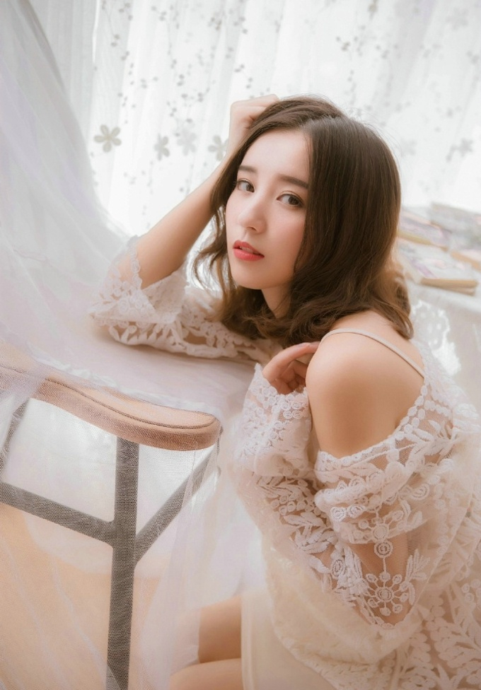 朦胧清纯美女优雅迷人唯美写真