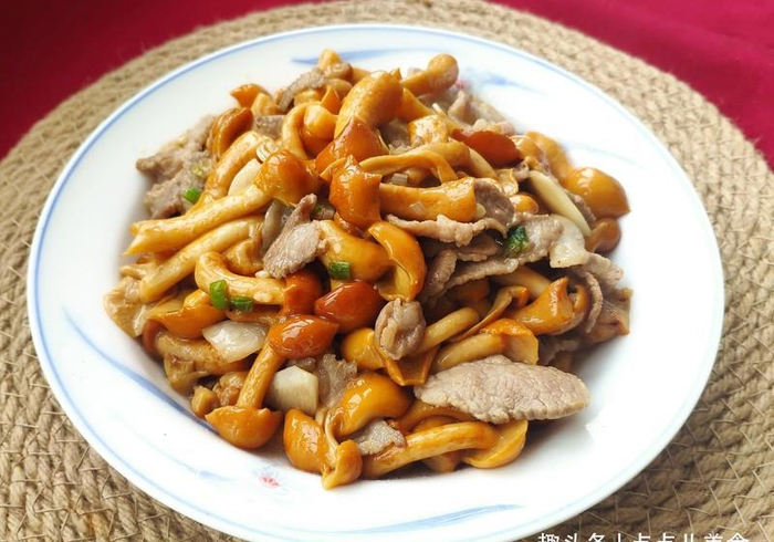 滑子蘑居然还能和肉一起炒，鲜香滑嫩口感相当不错，做法也简单|步骤|蒜片|黄酒|葱花|味精_新浪新闻