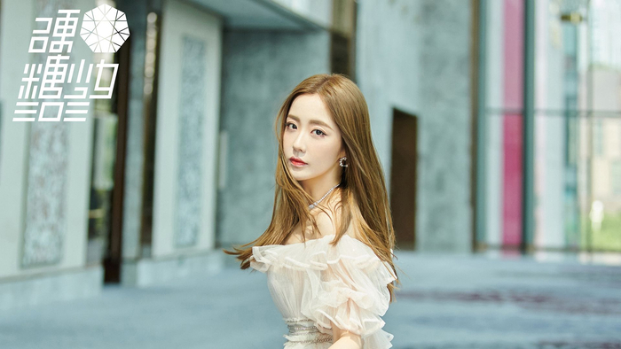 图集：分享大美女王艺瑾纱裙写真壁纸，欢迎收藏！