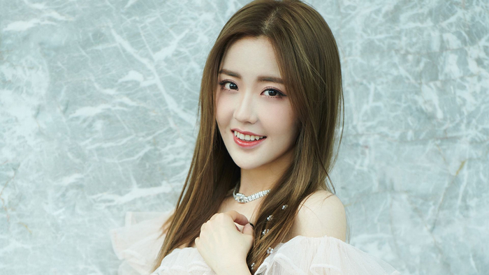 图集：分享大美女王艺瑾纱裙写真壁纸，欢迎收藏！