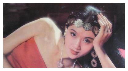 杨丽萍年轻时真美,冯小刚都感叹是仙女,如今60岁老得认不出